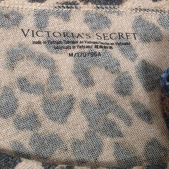 Victoria’s Secret Leopard Print Long Sleeve Top Size M - Picture 4 of 6